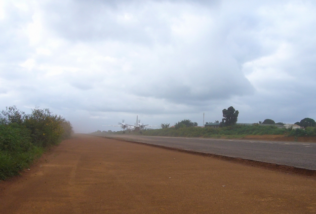 集团领导赴安哥拉考察机场扩建项目
