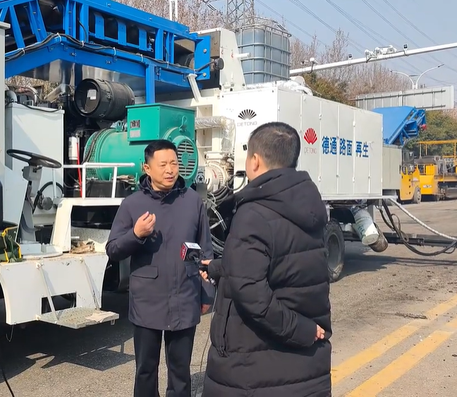 德通路面再生列车在学院路施工，创新技术吸引媒体争相报道