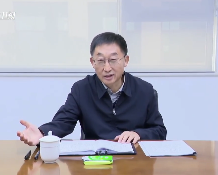 2月22日，省委书记刘宁来到许昌与民营企业家座谈，省长王凯主持座谈会，张良奇董事长与6家企业负责人参加座谈会，市委书记杨小菁市长张庆一参加座谈会。董事长向刘宁书记汇报了全球首创德通振动搅拌技术创新突破，以及在全国多省高速公路高速铁路和广西平陆运河等国家级重大项目应用情况，汇报了德通路面再生列车多项核心技术世界领先及德通发展规划，刘宁书记给予肯定鼓励带领团队把德通做强做优。