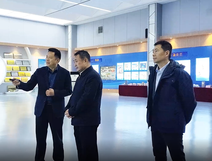 3月13日，中国公路学会常务副理事长、原交通运输部公路科学研究院张劲泉院长、交通运输部公路科学研究院徐剑副院长等行业领导和知名专家莅临许昌，到魏文路和学院路实地调研指导德通路面再生列车运行和质量保障情况，充分肯定了德通团队的创新精神和创新成果，给予了更高水平的指导和要求。
