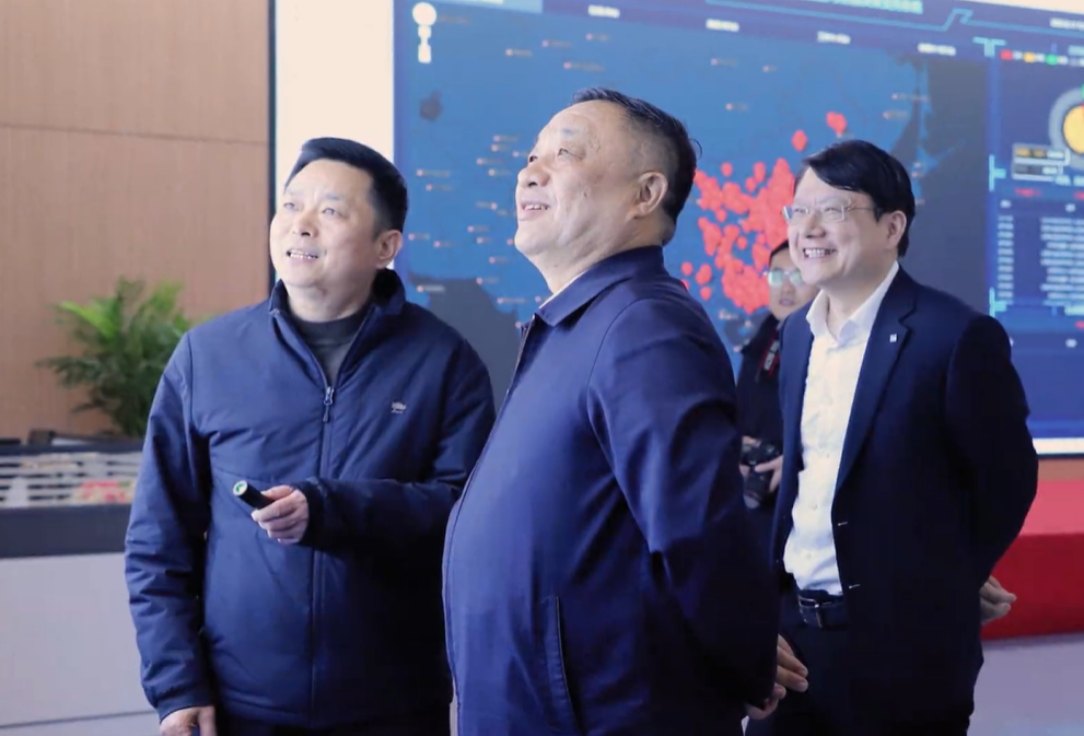 3月17日，河南省通信管理局姜玉波局长莅临德通，调研指导德通搅拌行业工业互联网平台、路面再生工业互联网平台及产业互联网平台建设运行情况，给予高度评价，提出更高的要求和期待。