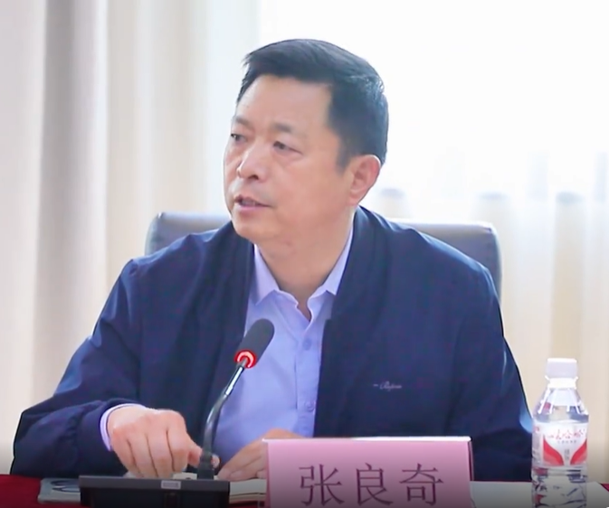 4月15日上午，万里交科股份召开一季度经营分析会，会议总结提炼发展经验，反思复盘问题不足，科学部署重点工作，坚持一切以订单为中心导向，将产品技术创新优势与销售资源整合能力充分结合，进一步优化绩效考核机制与组织管理架构，抓好“城市道路、超薄罩面、水泥路面、国省干线”四大核心方向与关键路径，持续做好路面再生列车技术推广与市场开发，坚定信心，铆足干劲，夺取2025“全年胜”！