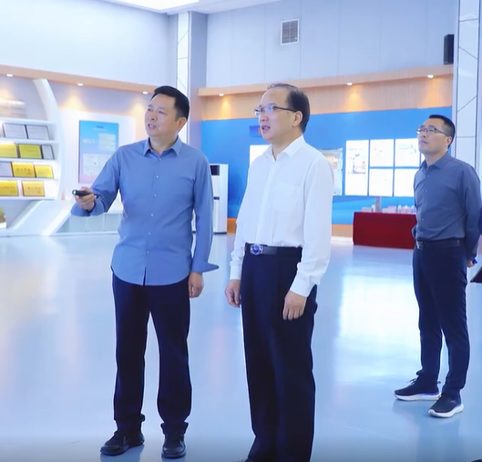 4月29日上午，河南省工商联主席胡汉阳一行莅临万里交科智能制造产业园调研指导，许昌市委统战部副部长、市工商联党组书记王幸福与魏都区委统战部部长楚知真陪同调研