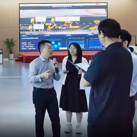 5月13日，河南省生态环境技术中心副主任孙志华带队，新华网、央广网、国际在线、河南日报、顶端新闻等记者采访团一行20余人，莅临万里交科集团采访报道德通路面再生等“无废城市”建设相关技术，许昌市生态环境局局长赵辉陪同。