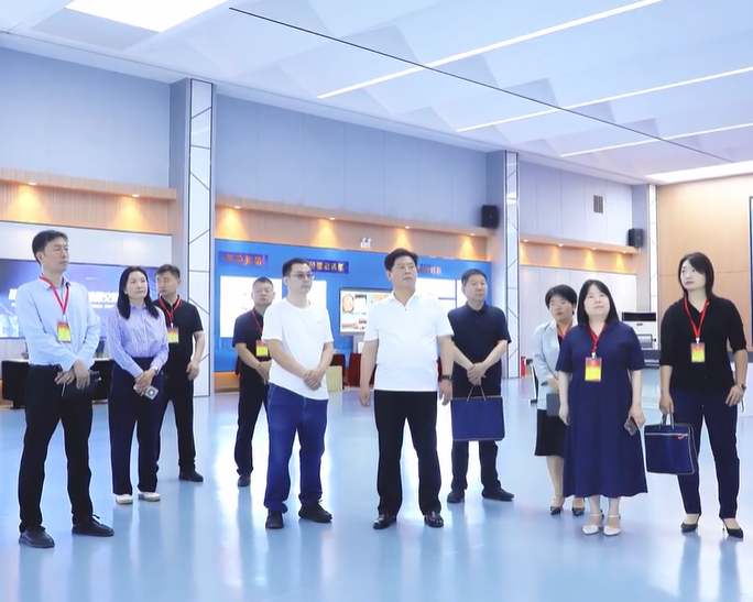 5月14日上午，魏都区人大常委会副主任卢军一行莅临万里交科智能制造产业园考察调研德通路面再生列车及路面再生产业互联网平台等创新成果