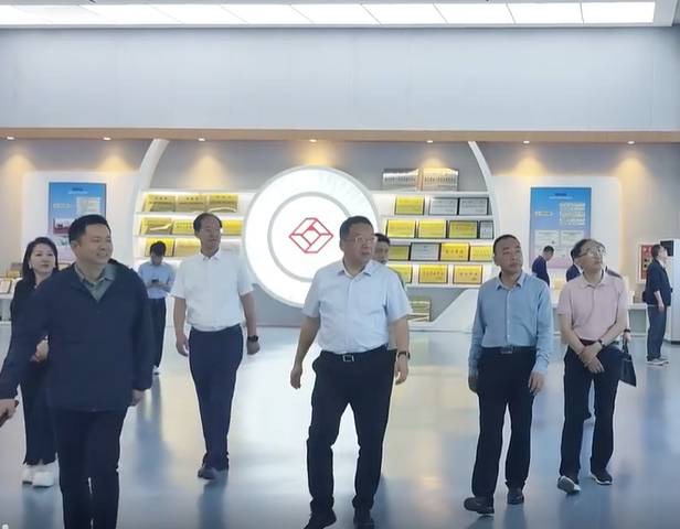 5月15日，甘肃省公路交通建设集团首席质量官张伟，甘肃路桥建设集团党委书记、董事长李文斌一行莅临万里交科智能制造产业园考察交流。